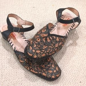 Size 41 Leather Pikolinos sandals (heeled)